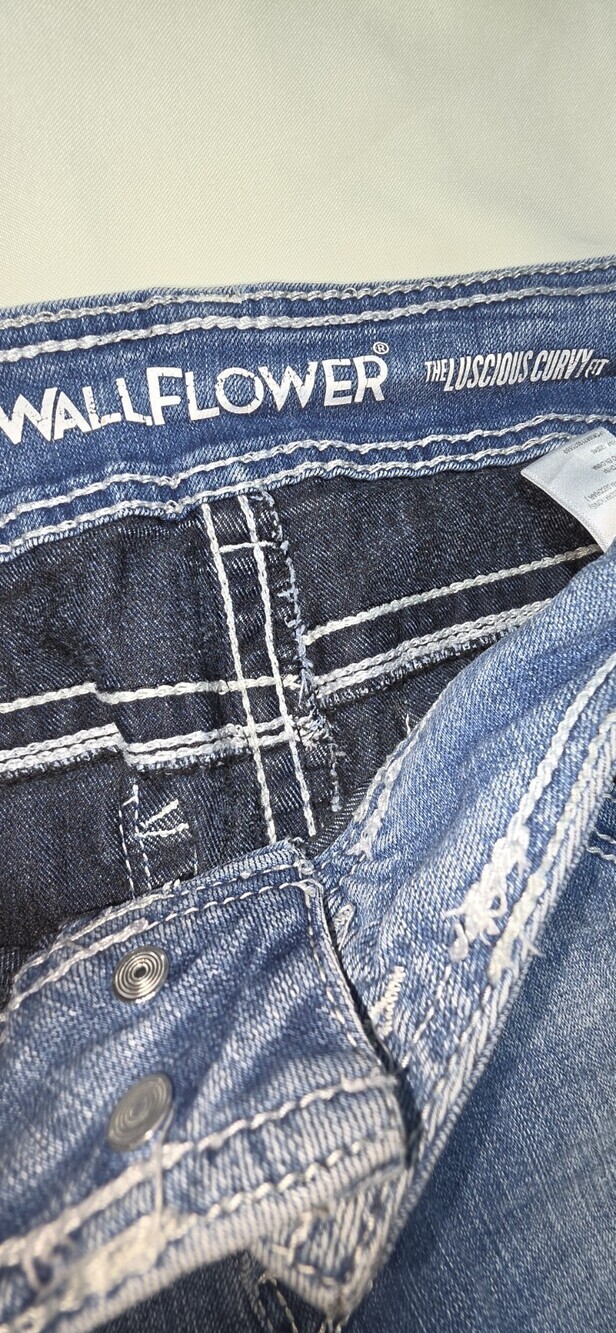 Wallflower The Luscious Curvy Bootcut Jeans Size 11 Blue Medium Wash Sku 221 - Picture 5 of 7